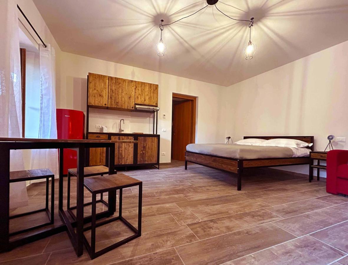 La Volpe Rossa Rooms And Apartments San Felice del Benaco Exterior photo