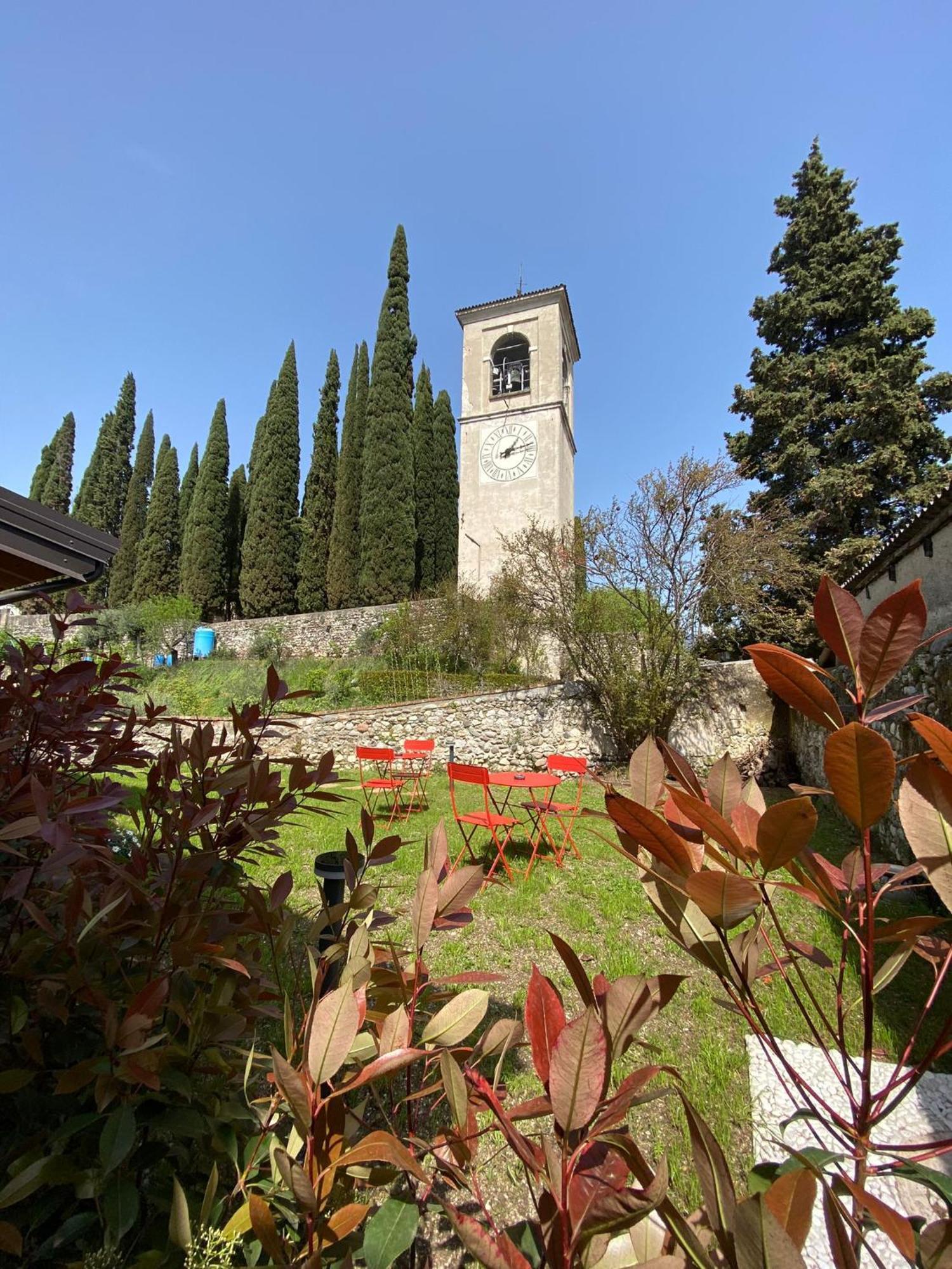 La Volpe Rossa Rooms And Apartments San Felice del Benaco Exterior photo